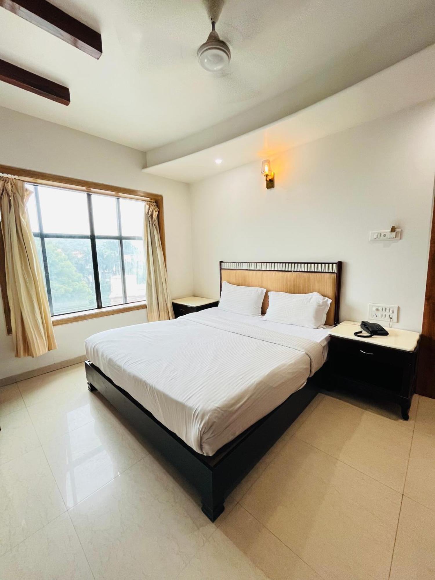 Metro Hotel Nathdwara , 500Mtr 10Min Walking From Shreenathji Temple 966O9O1Oo6 Exterior photo