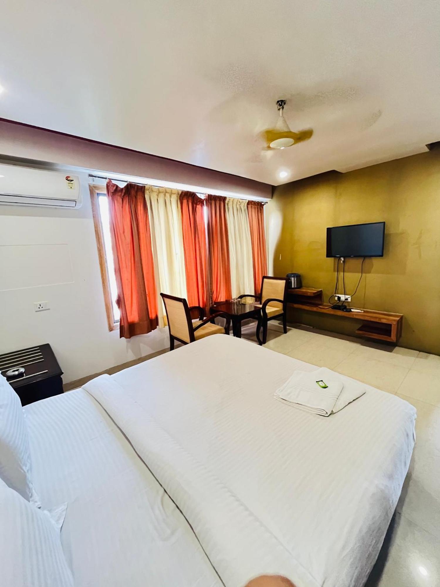 Metro Hotel Nathdwara , 500Mtr 10Min Walking From Shreenathji Temple 966O9O1Oo6 Exterior photo